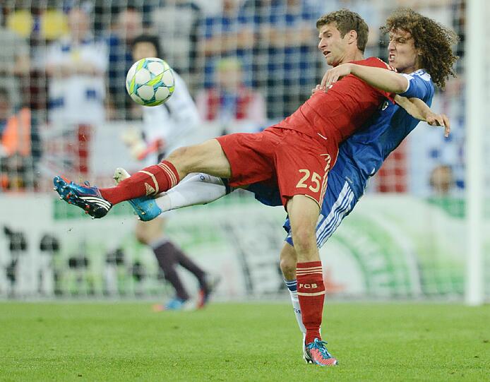 THOMAS MÜLLER: TROTZDEM NOTE 1! Müüüüüüüüüüüüüüüüüüüüüüüüüüüüüüüüüüüüüüüüüller! Traf per Kopfball zum 1:0. In Madrid 2010 die entscheidende Chance zum Ausgleich vertan. Der Freigeist, rannte von Lücke zu Lücke wie ein Getriebener. Starke Volleyschuss mit links, knapp verzogen (36.). Rackerte, hatte in Halbzeit zwei die meisten Chancen &ndash; aber: nicht zwingend genug. Bis zur 83. Minute... Später fuchsteufelswild als er draußen war.