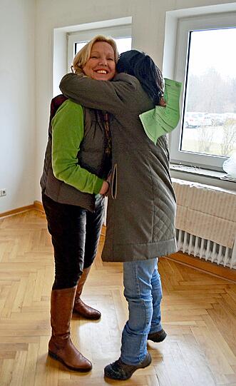 Und mit der Maklerin in der neuen Wohnung!