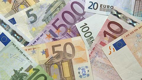 Manche Institute bieten schon seit einigen Tagen ihren Kunden an, die Tilgung von Darlehen auszusetzen.