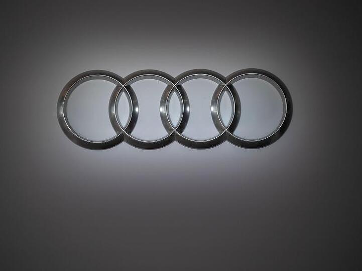 Das Logo des Automobilherstellers Audi ist zu sehen. Foto: Marijan Murat/Archiv