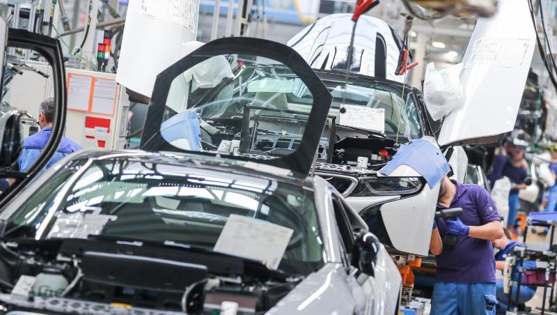 Mitarbeiter eines BMW-Werks arbeiten an der Montage. Foto: Jan Woitas/dpa-Zentralbild/dpa/Archivbild/ Mitarbeiter eines BMW-Werks arbeiten an der Montage. Foto: Jan Woitas/dpa-Zentralbild/dpa/Archivbild/