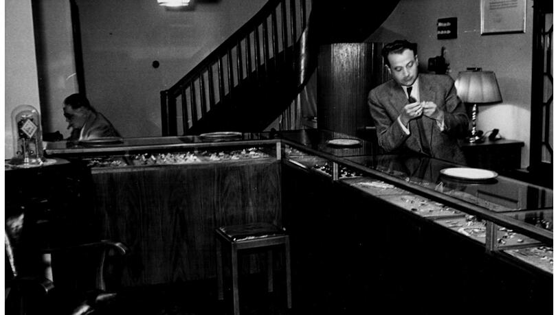 1948 im Königshof. Gründer Robert (links) und Sohn Rudolf Bleiholder senior. 1948 im Königshof. Gründer Robert (links) und Sohn Rudolf Bleiholder senior.