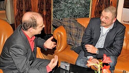 Treffpunkt Grand Hotel: Dr. Stephan Pfefferkorn im Gespräch mit AZ-Reporter Helmut Reister. Treffpunkt Grand Hotel: Dr. Stephan Pfefferkorn im Gespräch mit AZ-Reporter Helmut Reister.