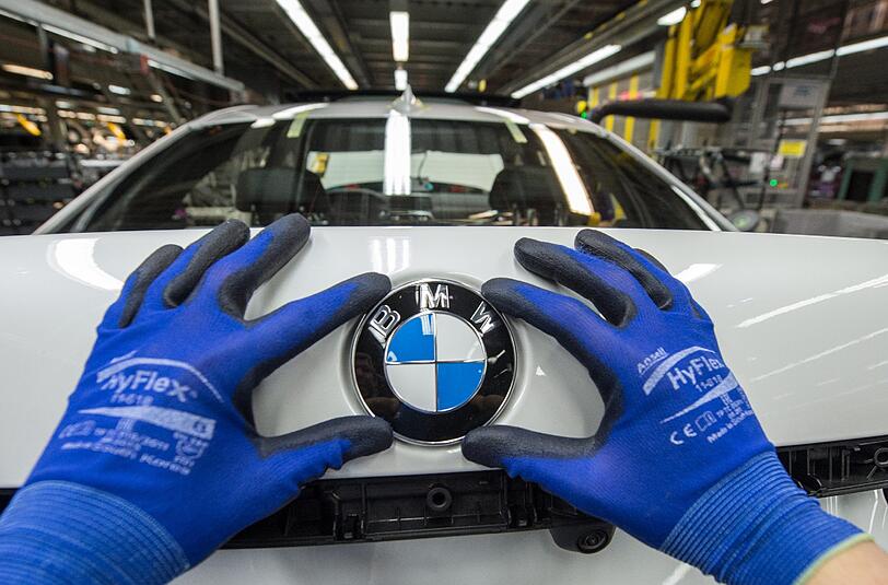 BMW bleibt weiterhin gewinnstärkster Autobauer der Welt. Foto: Armin Weigel/Archiv