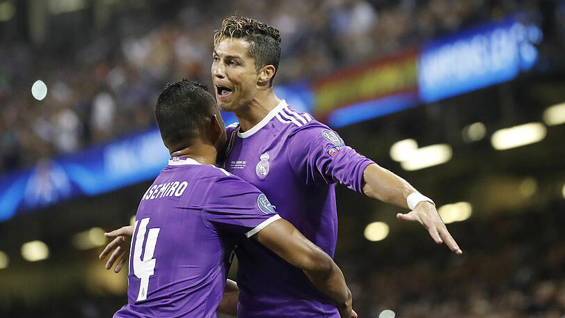 Doppelter Jubel: Die beiden Torschützen für Real Madrid - Cristiano Ronaldo (r) und Casimiro