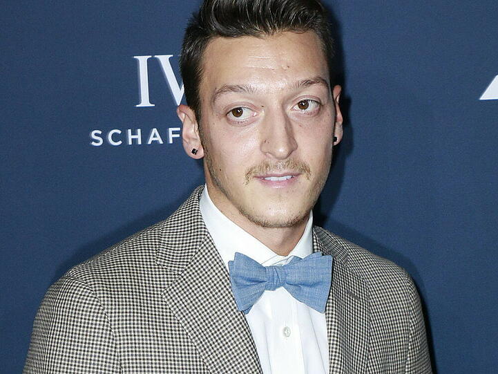 Mesut Özil bei der Verleihung des Laureus Medien Preises in Berlin