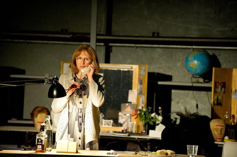 Eigentlich sollte Ende März die Premiere von &bdquo;Engel in Amerika&ldquo; (im Bild: Barbara Horvath) im Resi stattfinden. Telefoniert wird trotzdem, persönlich im Format &bdquo;Resi ruft an&ldquo;.