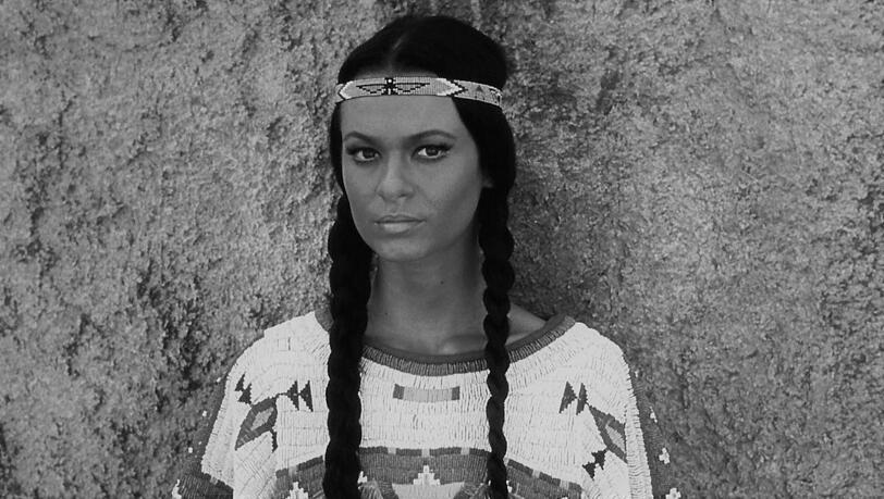 Marie Versini wurde als Winnetous Schwester Nscho-Tschi berühmt. Die Schauspielerin ist am 22. November im Alter von 81 Jahren nach einer schweren Krankheit gestorben.