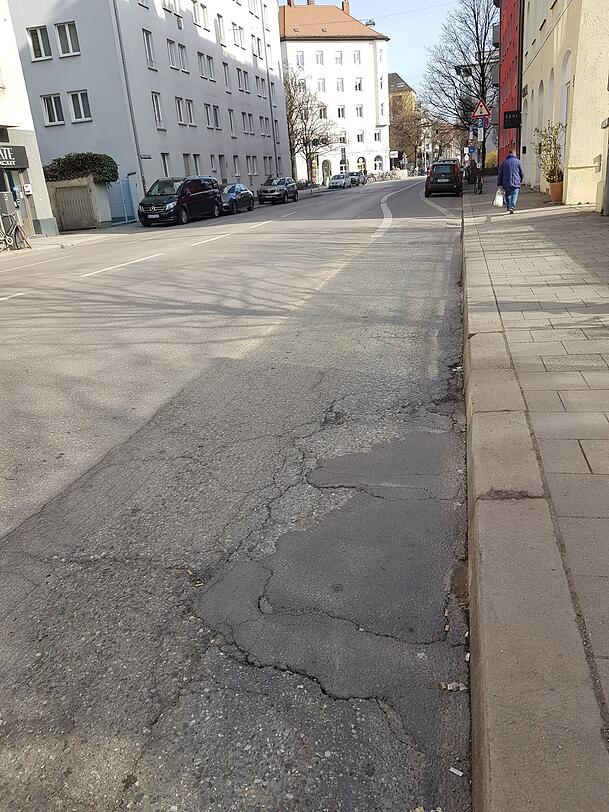Die Pilgersheimer Straße. Die Pilgersheimer Straße.