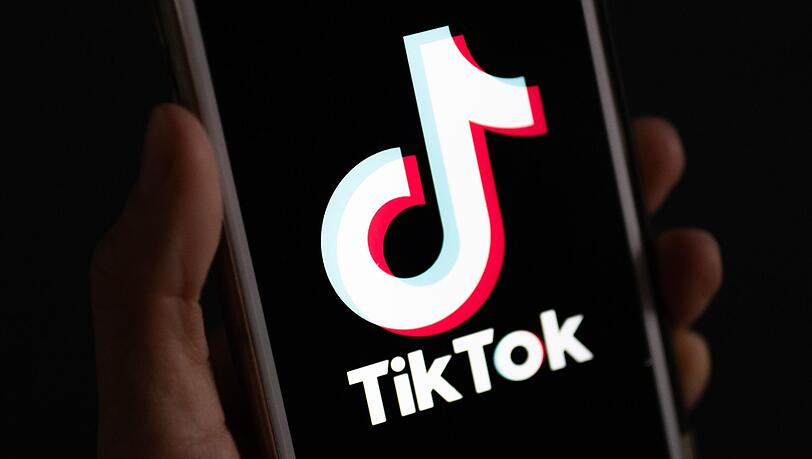 Tiktok will einem US-Prozess um das Suchtpotenzial von Online-Plattformen mit Hilfe eines Vergleichs umgehen. (Archivbild)