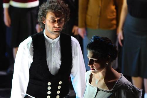 Das erste Foto vom neuen "Lohengrin" mit Jonas Kaufmann und Anja Harteros. Richard Jones ist der Regisseur der Neuinszenierung.