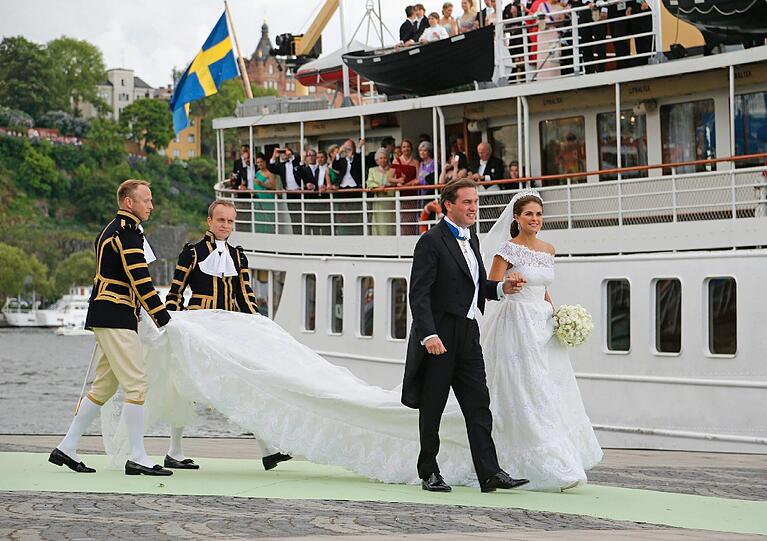 Prinzessin Madeleine und ihr Ehemann Chris O'Neill konnten nach dem Ja-Wort mit 400 Gästen im Königsschloss am Mälarsee feiern &ndash; bis in die Nacht. Die Bilder.