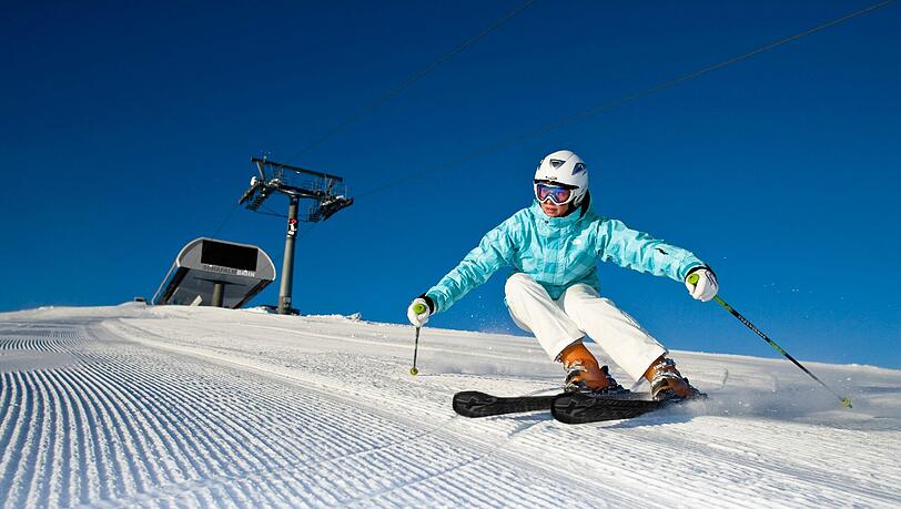 Am Wochenende finden Skicracks in vielen Skigebieten nicht nur planierte Pisten, sondern auch schon etwas Powder vor. Am Wochenende finden Skicracks in vielen Skigebieten nicht nur planierte Pisten, sondern auch schon etwas Powder vor.