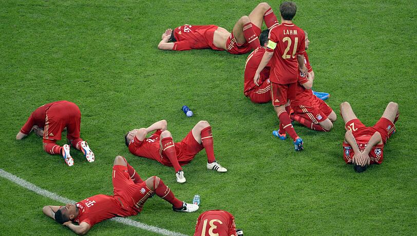 Kollektive Trauer: Die Bayern-Stars hadern mit dem Schicksal, nachdem sie im eigenen Stadion das Finale gegen Chelsea verloren haben. Kollektive Trauer: Die Bayern-Stars hadern mit dem Schicksal, nachdem sie im eigenen Stadion das Finale gegen Chelsea verloren haben.
