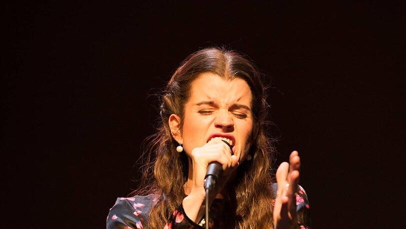 Ob Mariachi-Klänge oder die Haifisch-Moritat von Brecht/Weill: Greta Marcolongo verleiht "Frida Kahlo" eine unvergessliche Eindringlichkeit. Ob Mariachi-Klänge oder die Haifisch-Moritat von Brecht/Weill: Greta Marcolongo verleiht "Frida Kahlo" eine unvergessliche Eindringlichkeit.