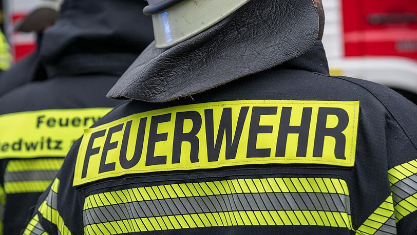 70 Einsatzkr&auml;fte l&ouml;schen einen Brand in einer Feldscheune in R&ouml;ttenbach. (Symbolbild)