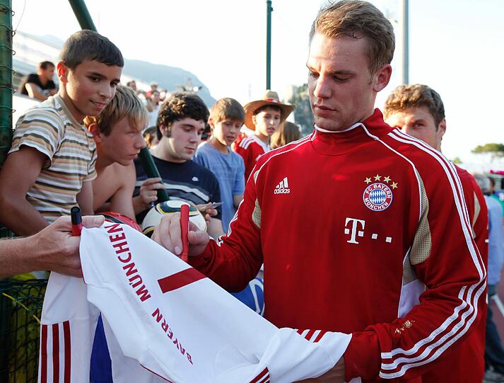 Der FC Bayern München hat in seinem Trainingslager am Gardasee die erste Einheit bestritten. Impressionen aus Arco.