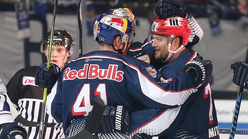 Youngster und Routinier: Mayenschein (l., 21) und Mitchell (33) treffen beide beim 6:2-Sieg des EHC über Iserlohn.