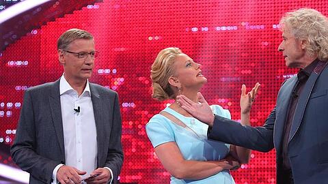 Moderatorin Barbara Schöneberger mit Günther Jauch (l.) und Thomas Gottschalk