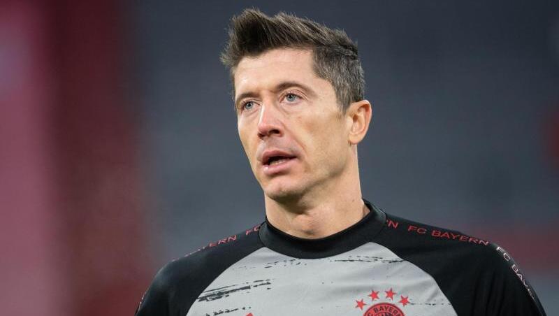 Bayern-Angreifer Robert Lewandowski denkt mittlerweile nicht mehr über einen Abschied aus München nach. (Archivbild) Bayern-Angreifer Robert Lewandowski denkt mittlerweile nicht mehr über einen Abschied aus München nach. (Archivbild)