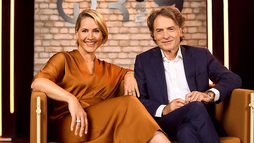 Judith Rakers und Giovanni di Lorenzo führen gemeinsam durch die beliebte Talkshow "3nach9".