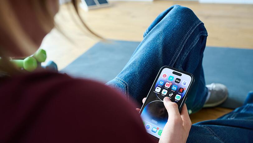 Social Media sind Alltag für Kinder und Jugendliche - aber viele haben eigene Strategien für den Umgang damit. (Symbolbild) Social Media sind Alltag für Kinder und Jugendliche - aber viele haben eigene Strategien für den Umgang damit. (Symbolbild)