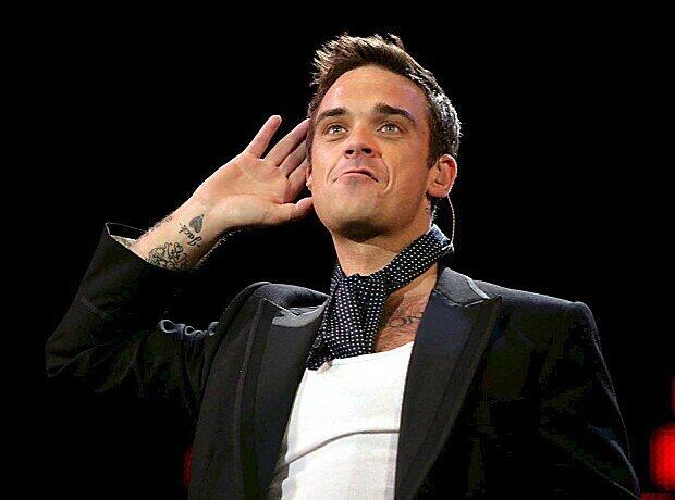 Egal, ob drogenabhängiger Bad-Boy oder tätowierter Über-Papa: Robbie Williams ist der geborene Entertainer und beweist das am 7. August im Olympiastadion. Es gibt noch Tickets. Man kann die Tickets direkt über die Vorverkaufsstellen von München Ticket oder 089 - 54 81 81 81 oder bei www.tickets.de kaufen. Der Ticketpreis liegt zwischen 60,00 und 115,00 € Euro, zuzüglich Gebühren. Die Tickets sind personalisiert.