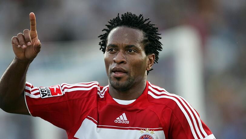 Zé Roberto im Trikot des FC Bayern. Zé Roberto im Trikot des FC Bayern.