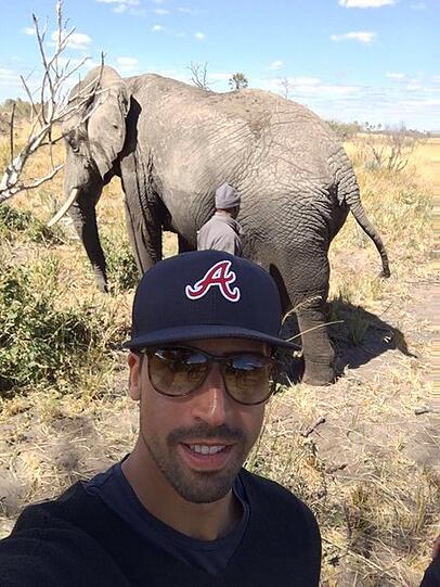 Sami Khedira: Selfie mit einem Elefanten.