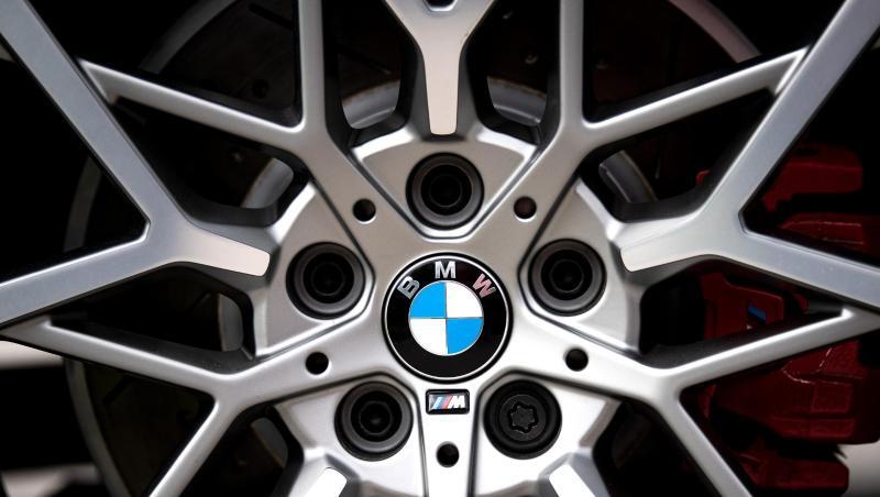 Das Logo des Münchner Autobauers BMW ist auf den Felgen eines Autos zu sehen. Foto: Sina Schuldt/dpa/Archivbild Das Logo des Münchner Autobauers BMW ist auf den Felgen eines Autos zu sehen. Foto: Sina Schuldt/dpa/Archivbild