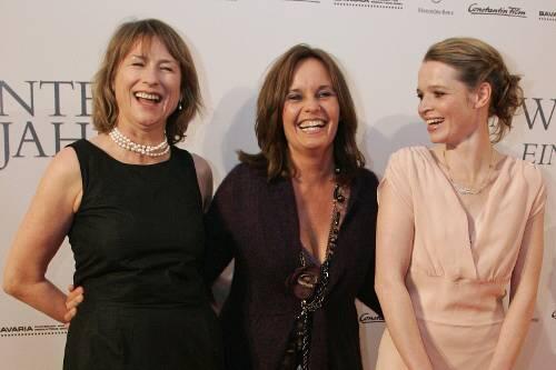 Premierenfeier in München: Karoline Herfurth (r.), Regisseurin Caroline Link und Corinna Harfouch (l.)