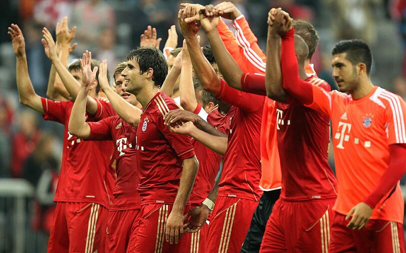 Bayern gewinnt am 2. September 6:1 gegen den VfB Stuttgart, der erste Kantersieg der Saison, Martínez gibt ein kurzes Debüt, fügt sich gleich mit einem Beckenbauer-Gedächtnis-Pass ein. Erstmals sind 71 000 Fans zugelassen.