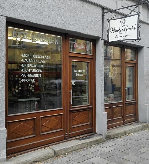 "Wörle Nachf. Färber Eisenwaren" steht draußen auf dem Schild an der Schleißheimer Straße 21. Drinnen finden sich 10.000 verschiedene Teile.