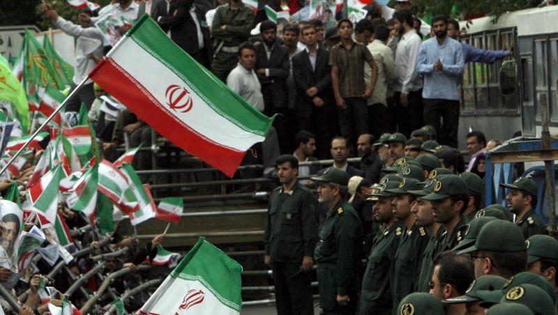 Die iranischen Revolutionsgarden - hier bei Feiern zum Wahlsieg von Präsident Ahmadinedschad am 14.6.2009 - sind eine Stütze des Mullah-Regimes. Die iranischen Revolutionsgarden - hier bei Feiern zum Wahlsieg von Präsident Ahmadinedschad am 14.6.2009 - sind eine Stütze des Mullah-Regimes.