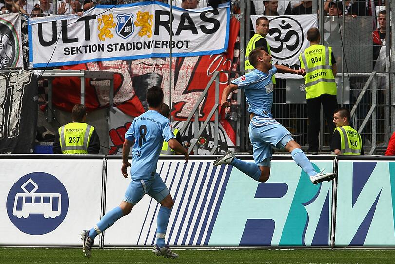 Jubel, Truble, Vallori: Der spanische Löwe trifft zum 2:0 in Frankfurt.