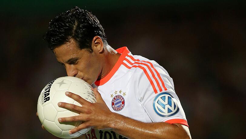 Sollte Torjäger Claudio Pizarro beim Gastspiel des deutschen Rekordmeisters Bayern München am Samstag (15.30 Uhr/Sky und Liga total!) gegen seinen Ex-Klub Werder Bremen zum Einsatz kommen und auch treffen, will er sich jeglichen Torjubel verkneifen. Sollte Torjäger Claudio Pizarro beim Gastspiel des deutschen Rekordmeisters Bayern München am Samstag (15.30 Uhr/Sky und Liga total!) gegen seinen Ex-Klub Werder Bremen zum Einsatz kommen und auch treffen, will er sich jeglichen Torjubel verkneifen.