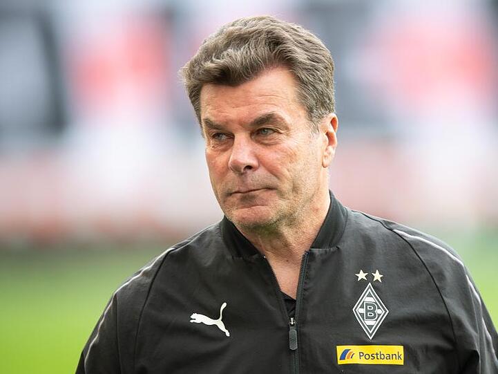 Trainer Dieter Hecking vor Spielbeginn. Foto: Sebastian Gollnow/Archivbild
