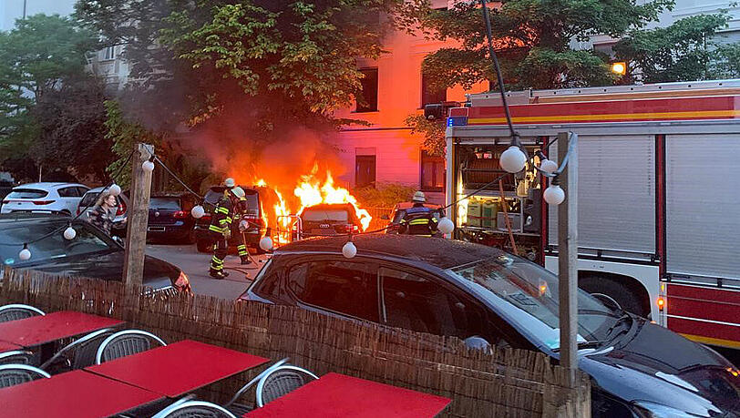In der Kaiserstraße haben am Mittwochmorgen Autos gebrannt.