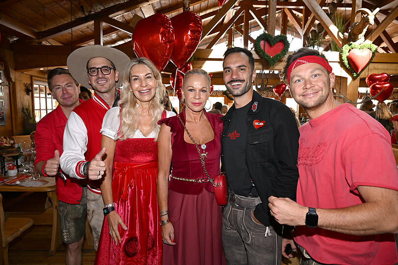 Mountain Crew mit Saskia Greipl-Kostantinidis und Birgit Fischer-Höper Mountain Crew mit Saskia Greipl-Kostantinidis und Birgit Fischer-Höper