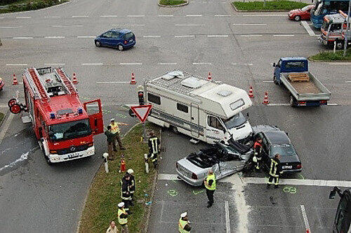 Crash an der roten Ampel: Ein Rentner verletzte sich schwer