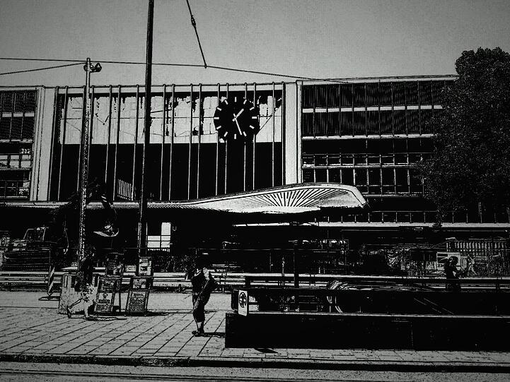 Weitere verfremdete Bilder mit der "Paper Camera". Erkennen Sie München so wieder?