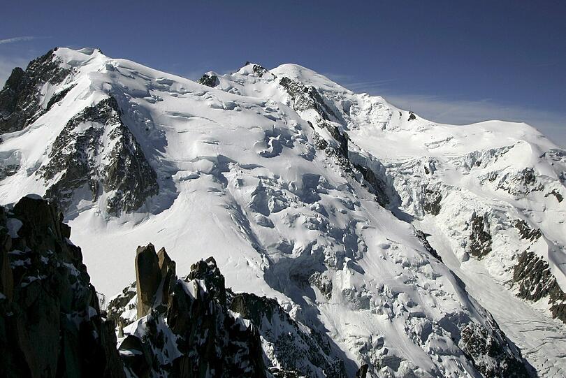 Bei der Besteigung des 4810 Meter hohen Montblanc ist ein Deutscher in den Tod gestürzt.