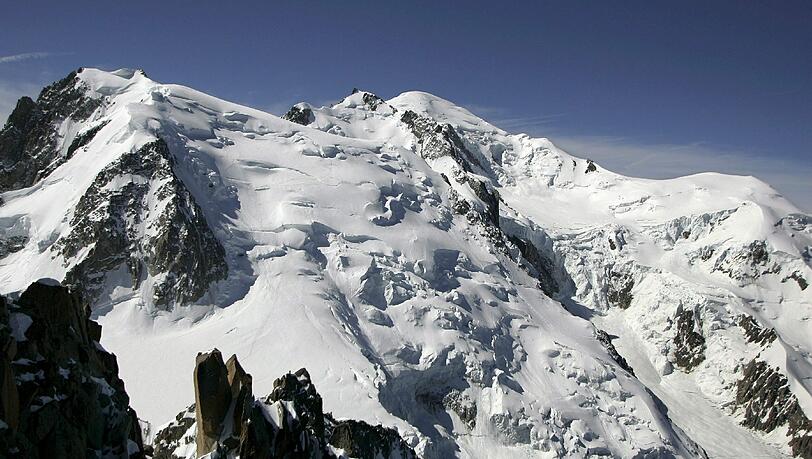 Bei der Besteigung des 4810 Meter hohen Montblanc ist ein Deutscher in den Tod gestürzt. Bei der Besteigung des 4810 Meter hohen Montblanc ist ein Deutscher in den Tod gestürzt.