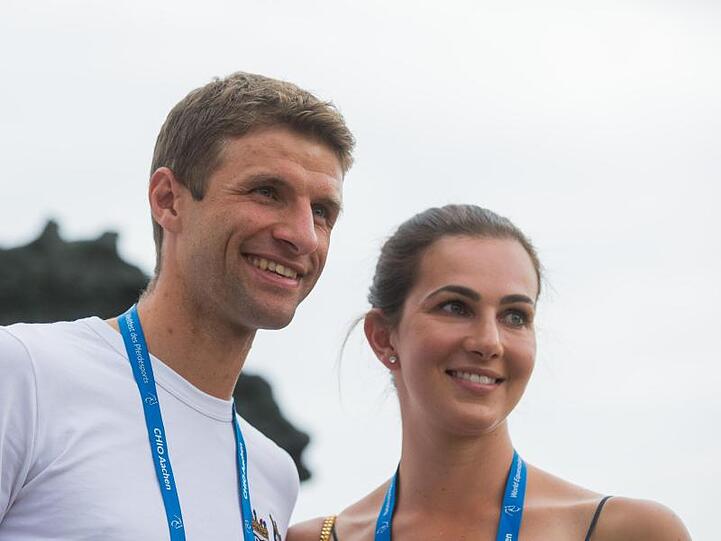 Lisa und Thomas Müller stehen zusammen. Foto: Rolf Vennenbernd/Archivbild