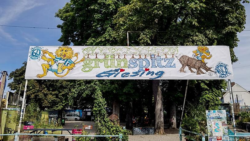 "Der Grünspitz liegt mir am Herzen, weil ich ein Ur-Giasinger bin!", sagt Tscho Zintl über sein Geschenk. "Der Grünspitz liegt mir am Herzen, weil ich ein Ur-Giasinger bin!", sagt Tscho Zintl über sein Geschenk.