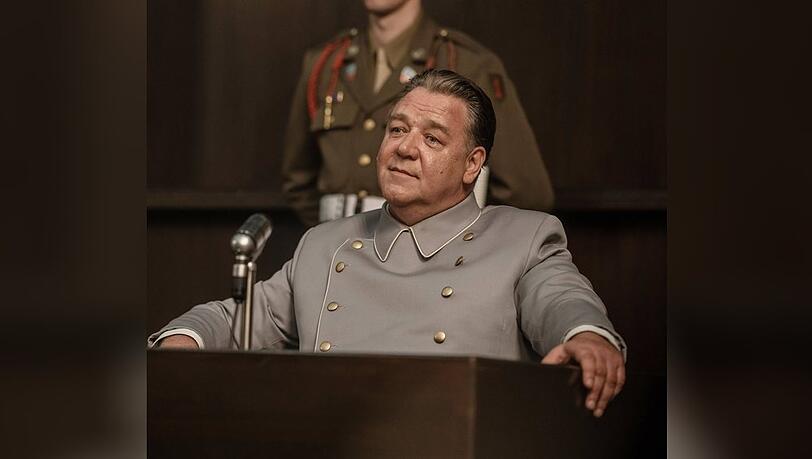 Russell Crowe als Hermann Göring in "Nuremberg". Russell Crowe als Hermann Göring in "Nuremberg".