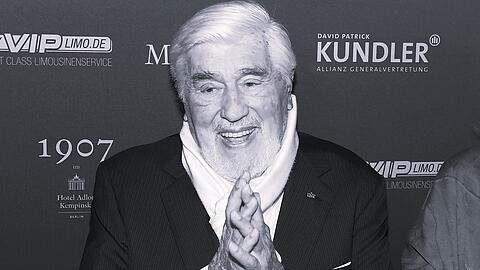 Die Filmwelt trauert um Mario Adorf: Der Schauspieler starb am 8. April im Alter von 95 Jahren.
