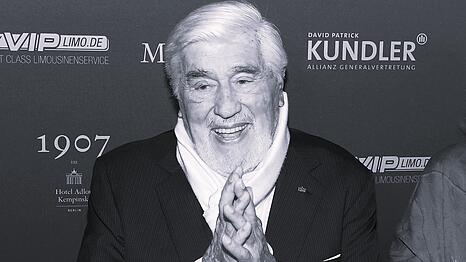 Die Filmwelt trauert um Mario Adorf: Der Schauspieler starb am 8. April im Alter von 95 Jahren.