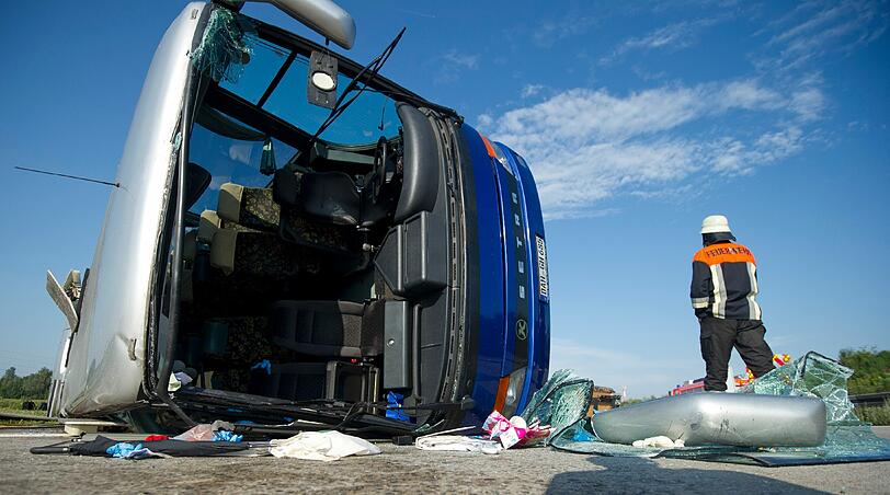 Busunglück in Freising: Die Bilder vom Unfallort