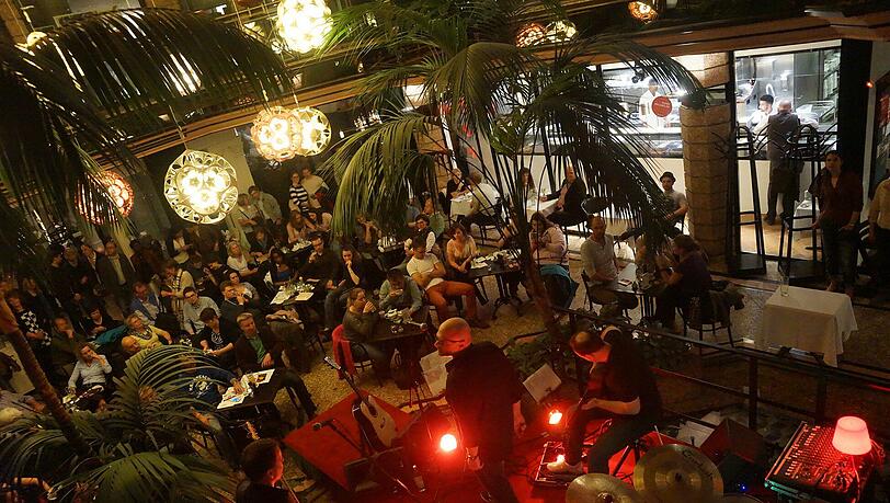 Auch im Café Luitpold wurde bei der Langen Nacht der Musik gefeiert. Auch im Café Luitpold wurde bei der Langen Nacht der Musik gefeiert.